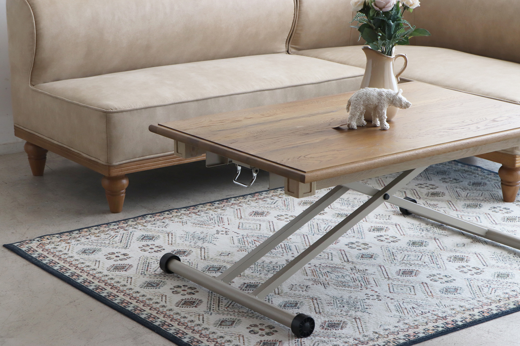 軽やかさを脚で表現