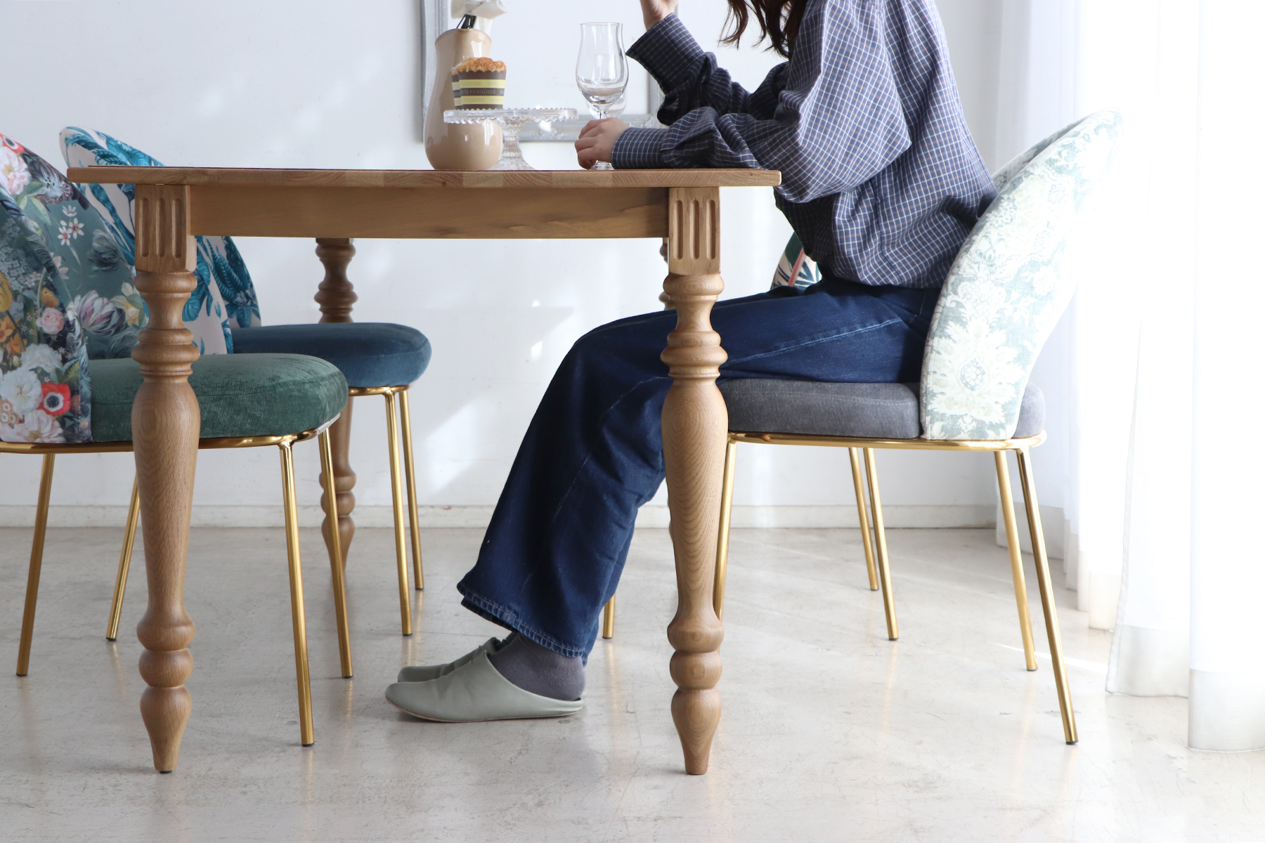 ダイニングテーブル界の美脚